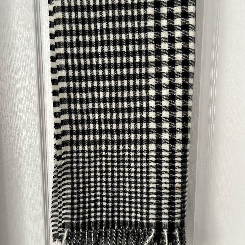 Joe Fresh Black & White Plaid Winter Scarf NWOT - Picture 2 of 6